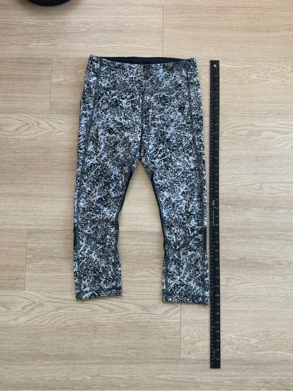 Lululemon Pace Rival Crop Legging Black/Diffusion White Splash Luxtreme Sz 6